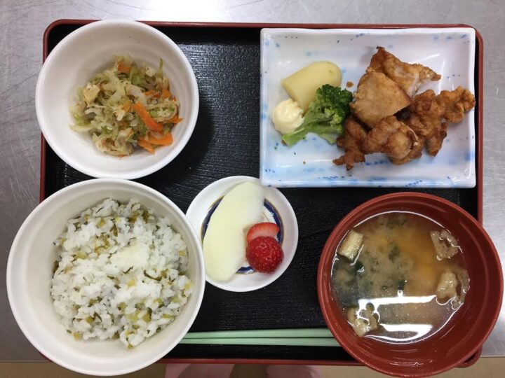 昼食鶏のから揚げ