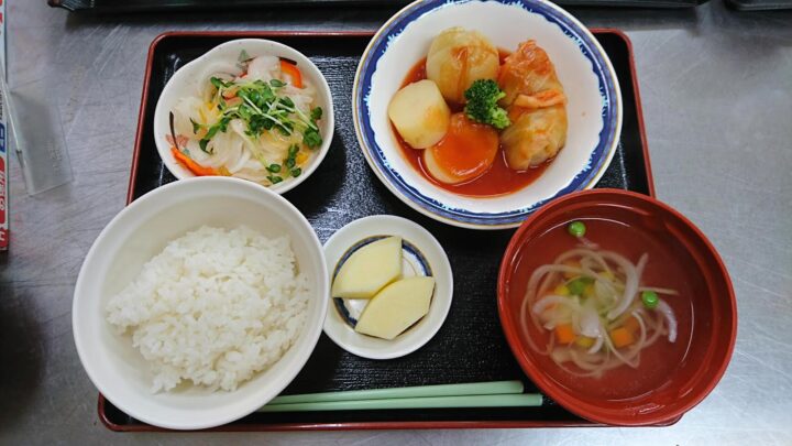 昼食ロールキャベツ・さっぱりサラダ