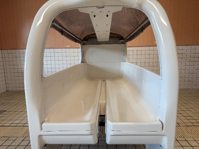 特殊浴槽の内部